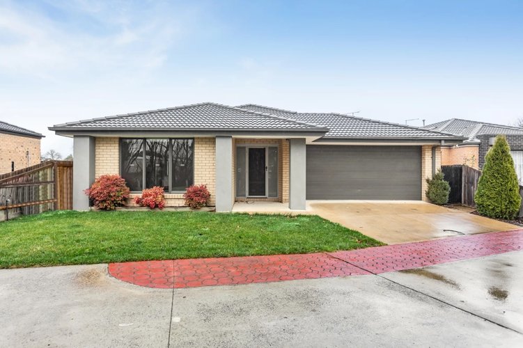 3/5 Hall Court  Kyneton 3444