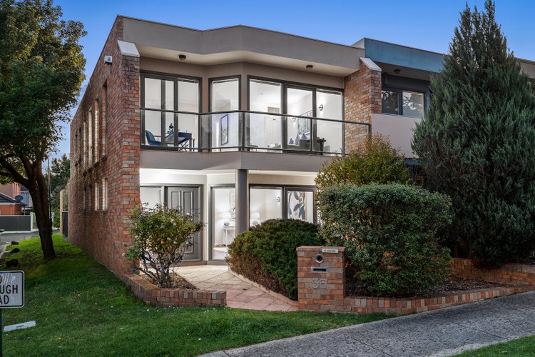 35 Herriotts Boulevard Glen Waverley 3150
