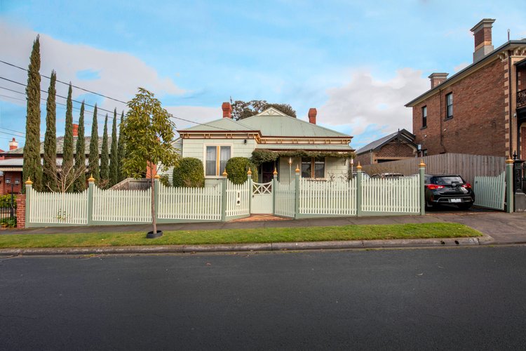 35 McCarron Parade Essendon 3040