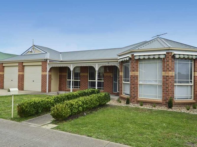 35 Paramount Crescent St Albans Park 3219