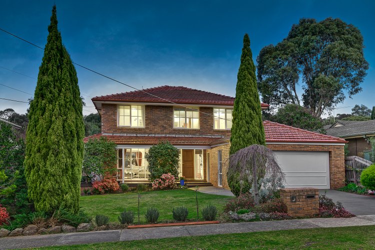 35 Paxton Drive Glen Waverley 3150