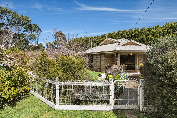 35 Stuart Drive Woodend 3442