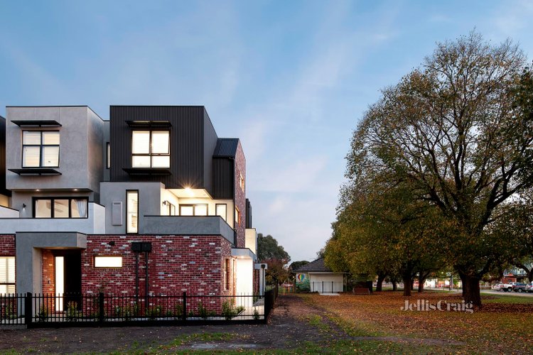 3 52 Lorensen Avenue Coburg North 3058