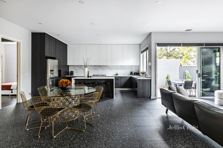 3 52 Warwick Road Pascoe Vale 3044