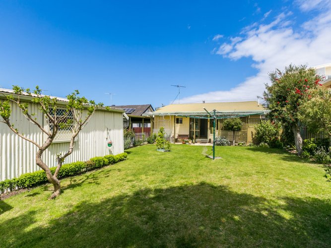 36 Beach Road, Torquay