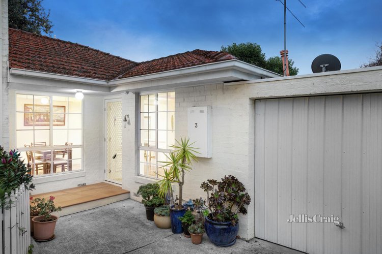 3 685 Whitehorse Road Mitcham 3132