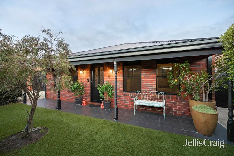 37 Carbine Drive St Albans Park 3219