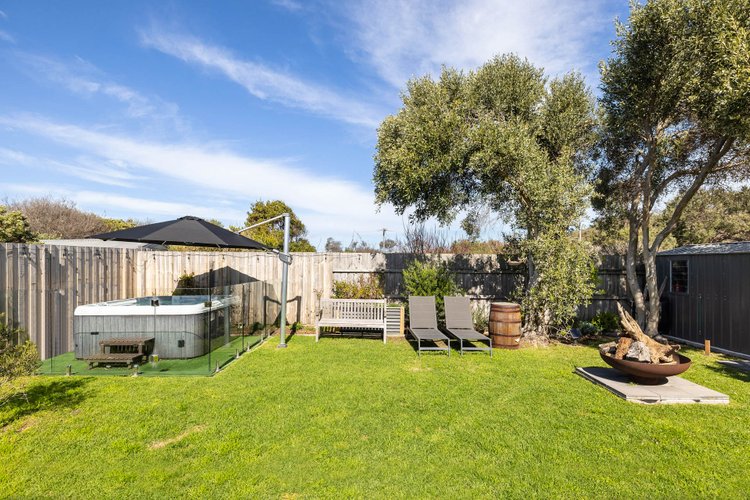 37 Hilltop Avenue  Blairgowrie 3942