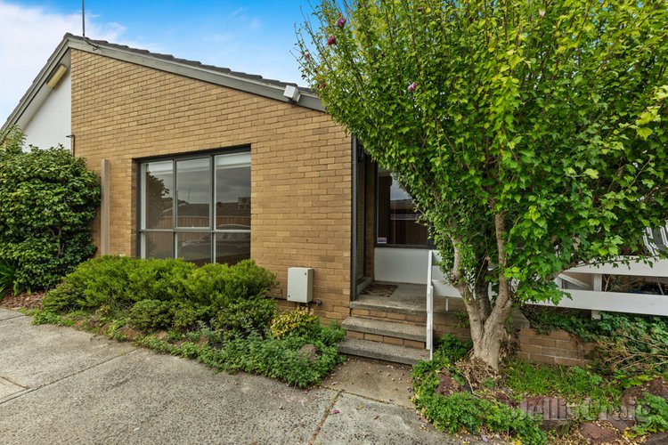 3/7 Kenilworth Parade Ivanhoe 3079