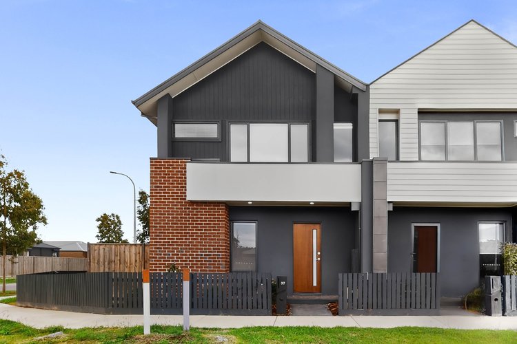 37 Mortdale Lane Clyde North 3978