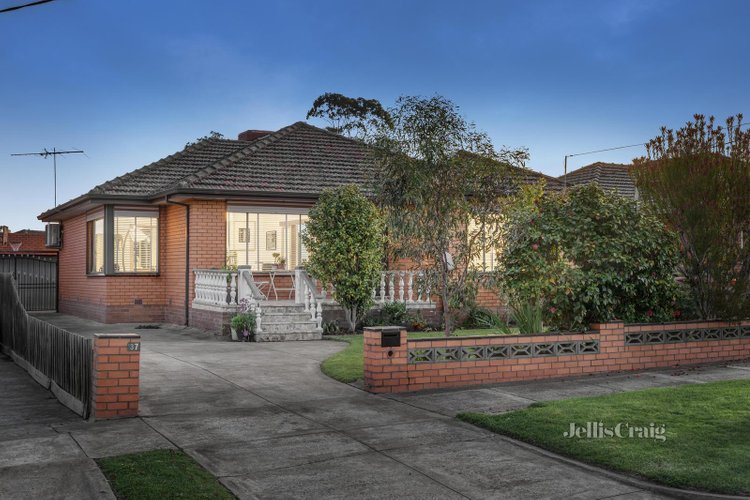 37 Queens Parade Fawkner 3060