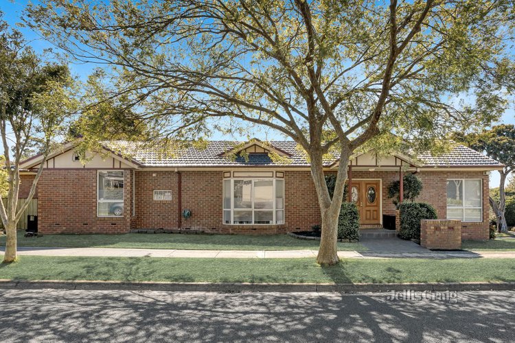 37 Rowitta Drive Glen Waverley 3150