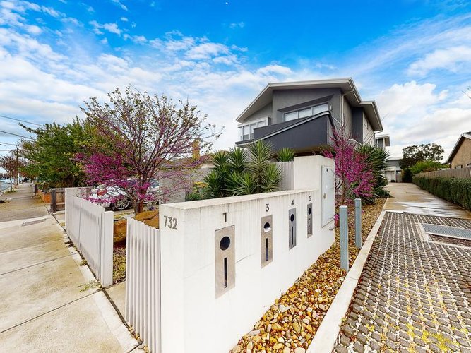 3 732 Barkly Street West Footscray 3012