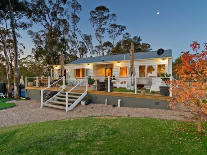 38 Codrington Street Newstead 3462