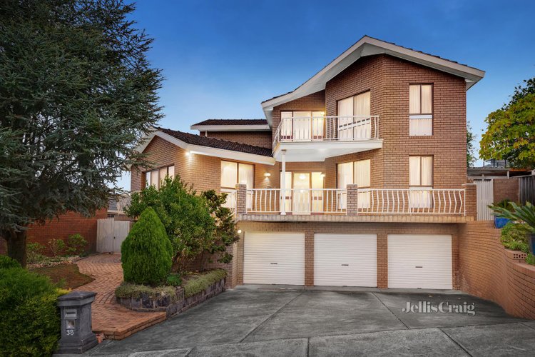 38 Erskine Crescent Wheelers Hill 3150