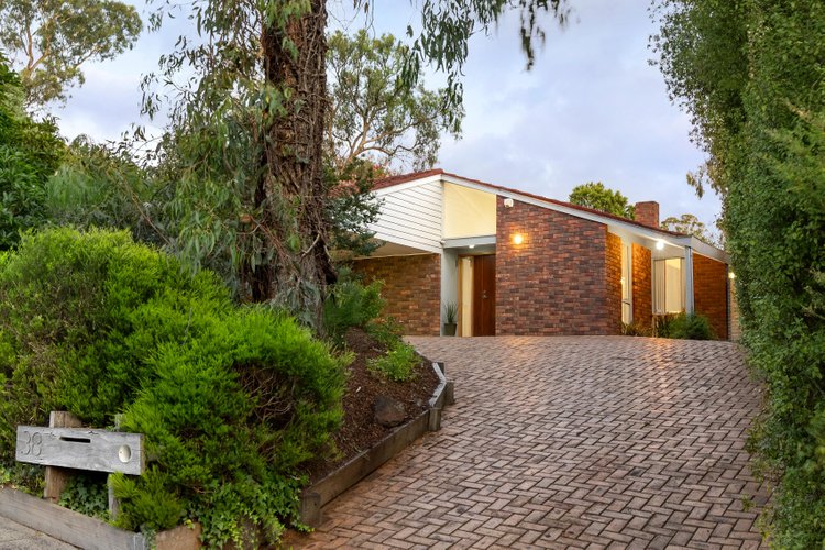 38 Hartland Way Eltham 3095