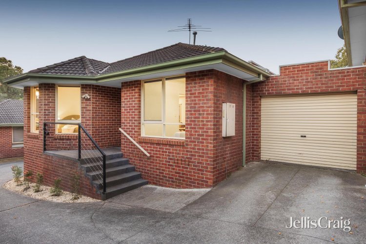 3 8 Raglan Road Research 3095