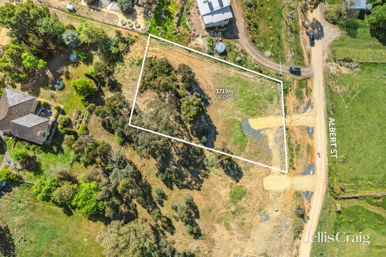 39 Albert Street Chewton 3451