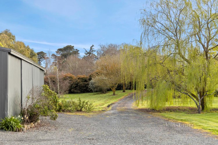 39 Burton Avenue Kyneton 3444