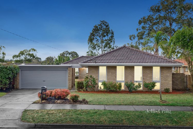 39 Golden Grove Glen Waverley 3150