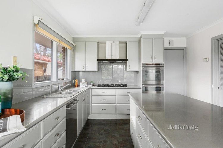 39 Golden Grove Glen Waverley 3150