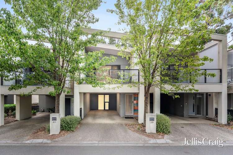 39 Oak Terrace Wheelers Hill 3150