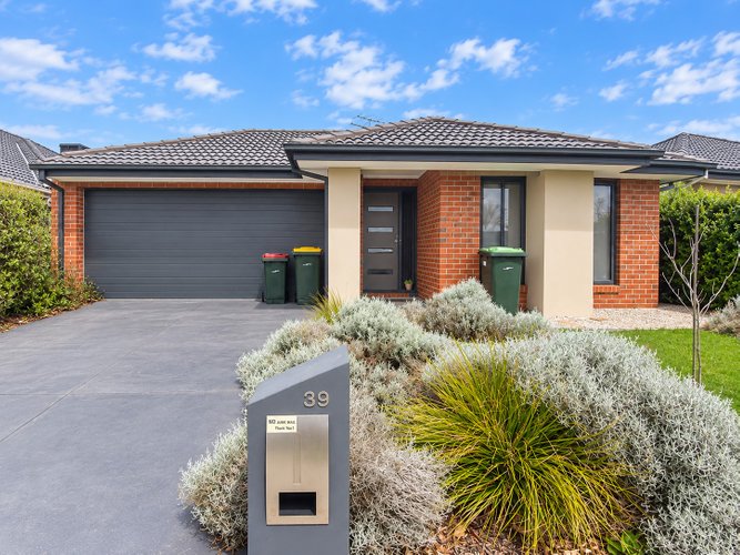 39 Ross Street Armstrong Creek 3217