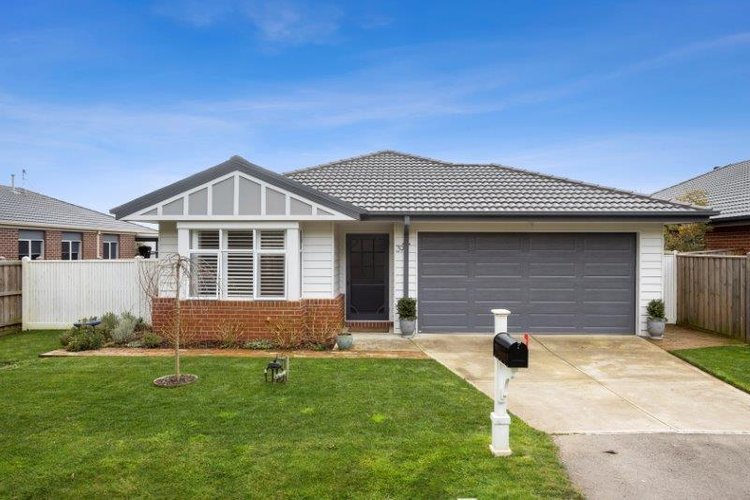 39 South Road Woodend 3442