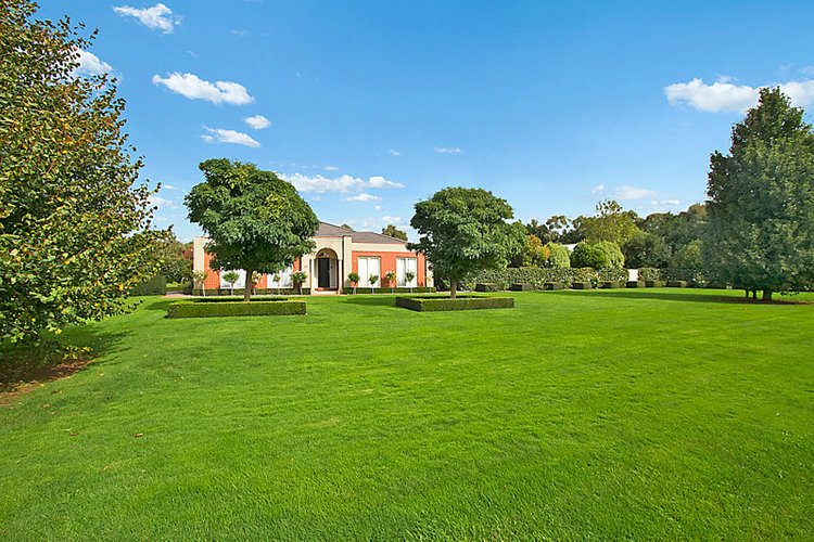 39 Stuart Drive Woodend 3442