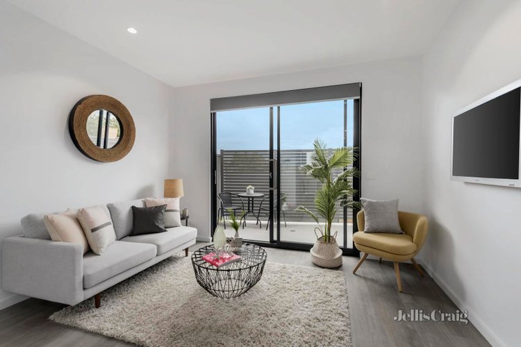 3 911 Doncaster Road Doncaster East 3109