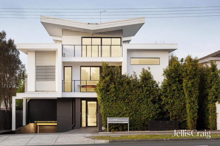 3 945 Doncaster Road Doncaster East 3109