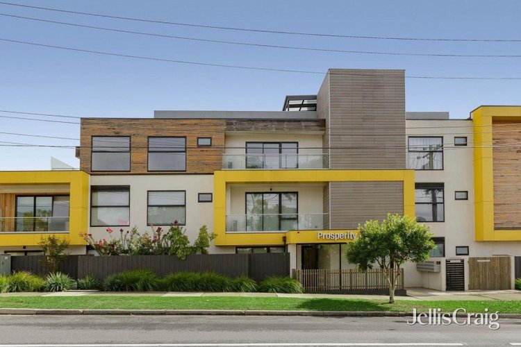 3 956 Doncaster Road Doncaster East 3109