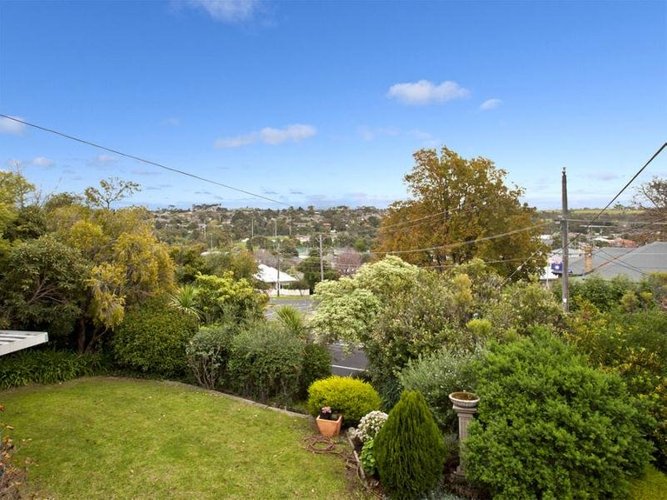 4 Ash Grove Oak Park 3046