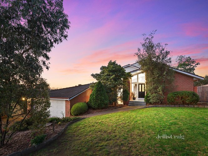 4 Balmoral Circuit Eltham 3095