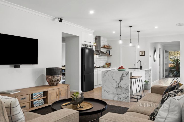 4 Carloway Drive Mckenzie Hill 3451