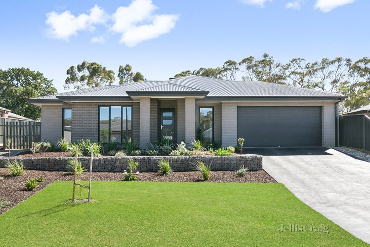 4 Carloway Drive Mckenzie Hill 3451