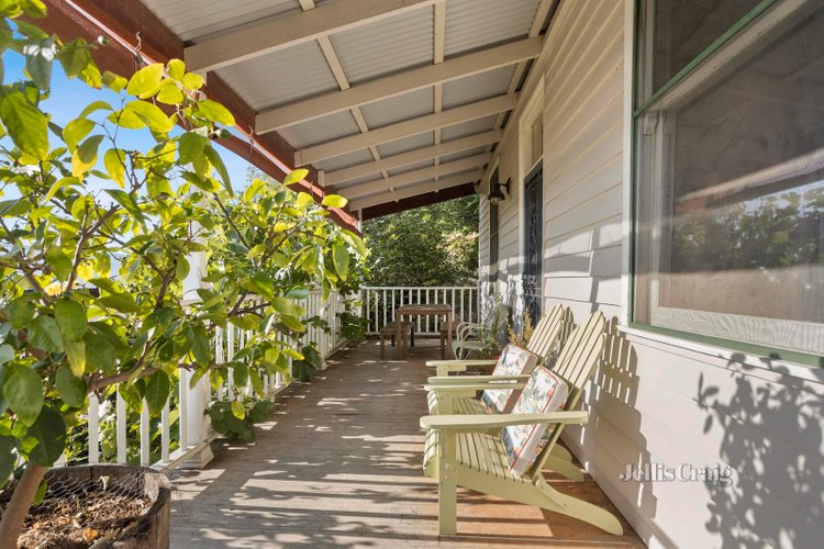 4 Charles Street Castlemaine 3450