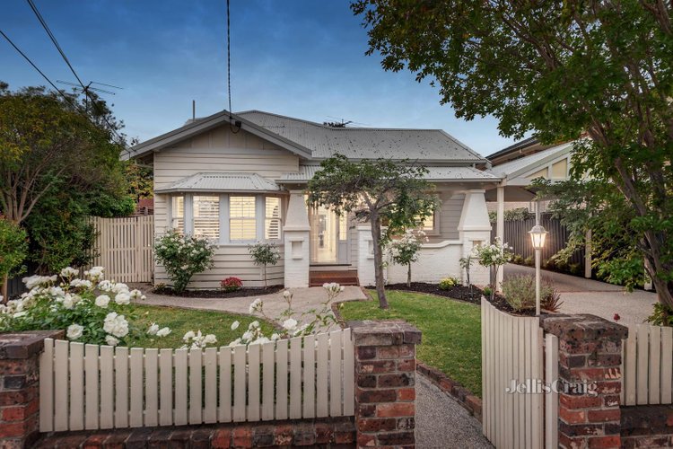 4 Creswick Grove Mckinnon 3204
