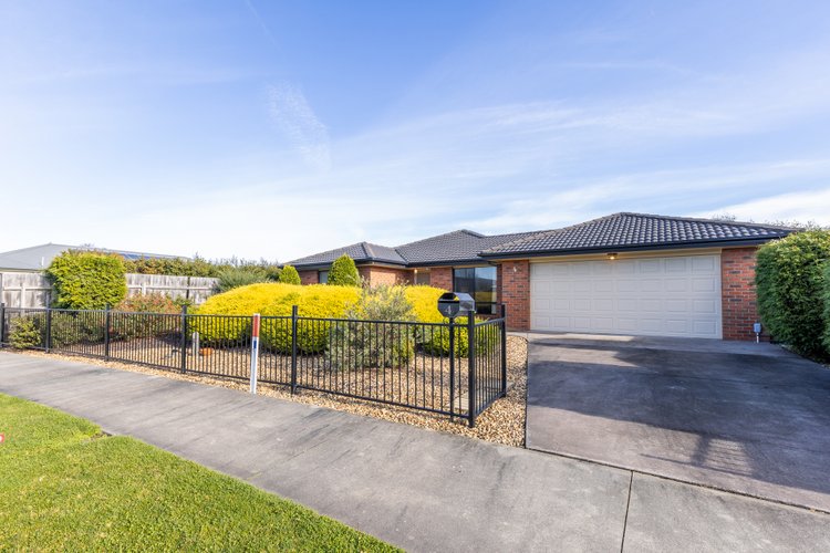 4 Deakin Avenue, Eastwood