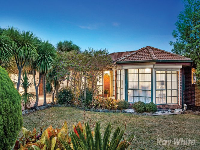 4 Doyle Place Endeavour Hills 3802