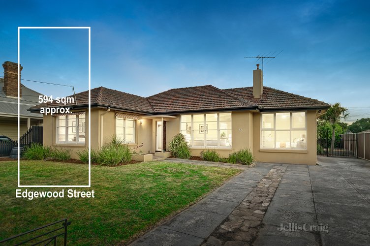 4 Edgewood Street Carnegie 3163