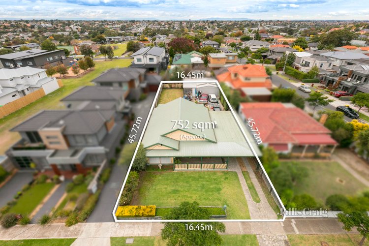 4 Fenacre Street Strathmore 3041