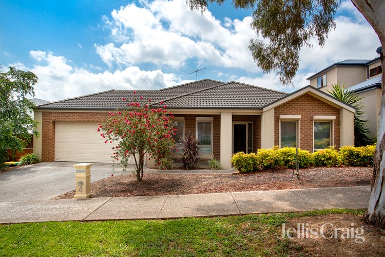 4 Glass Crescent Doreen 3754