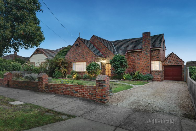 4 Grammar Street Strathmore 3041