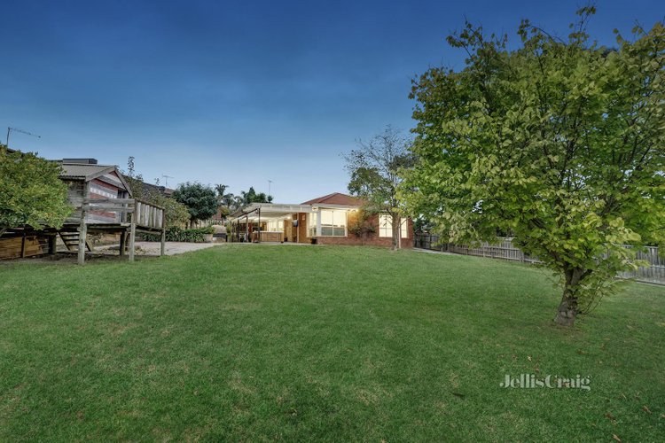4 Green Gully Court St Helena 3088