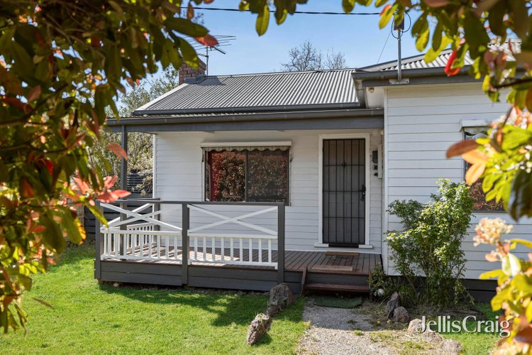 4 Hendley Street Woodend 3442