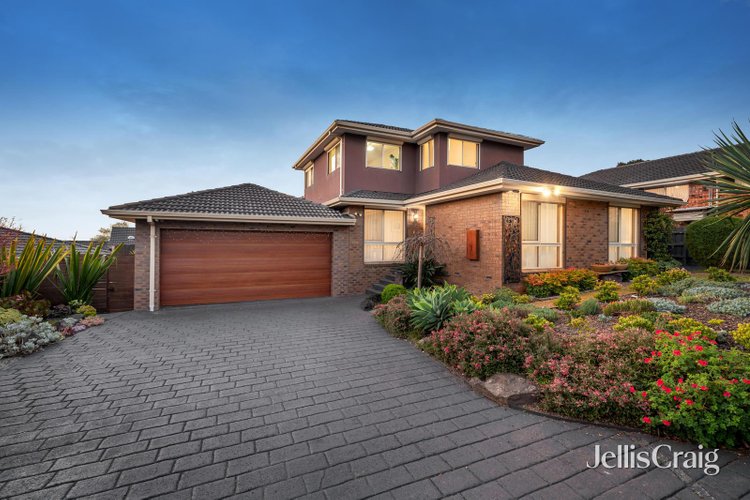 4 Joseph Banks Crescent Endeavour Hills 3802