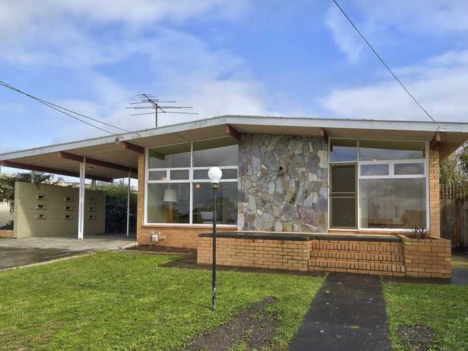 4 Kirriemuir Street Hamlyn Heights 3215