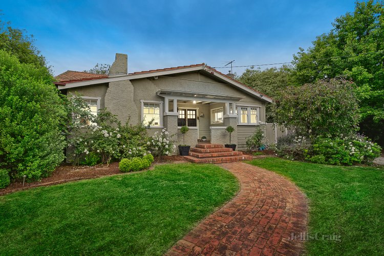 4 Lorne Parade Mont Albert 3127