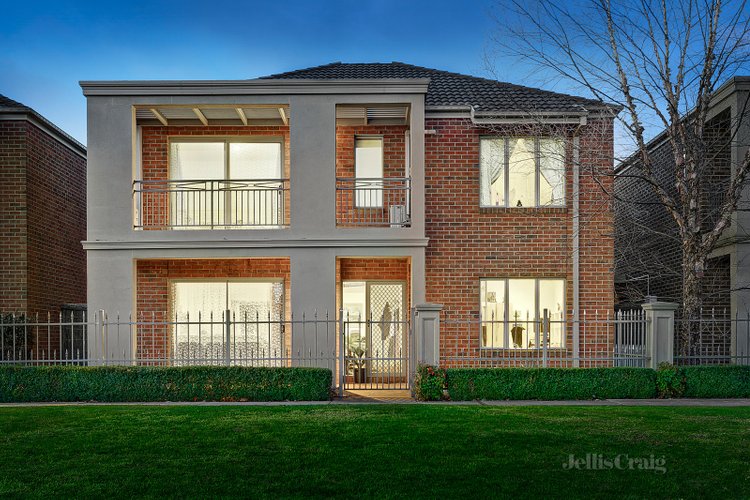 4 Maple Grove Mitcham 3132